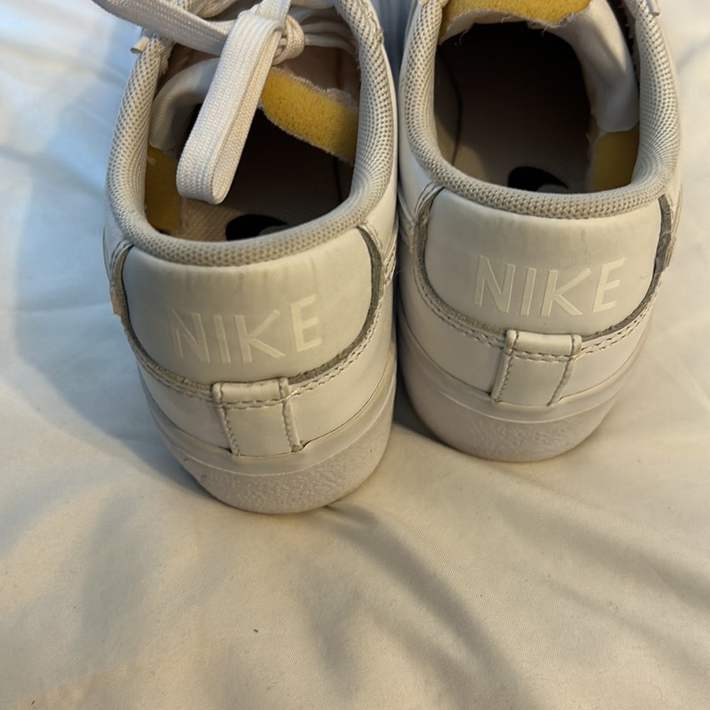 Last Call Nike Shoes Size 5 - Picture 4 of 7